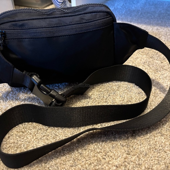 Lululemon Athletica Black Belt Bag - Picture 2 of 3